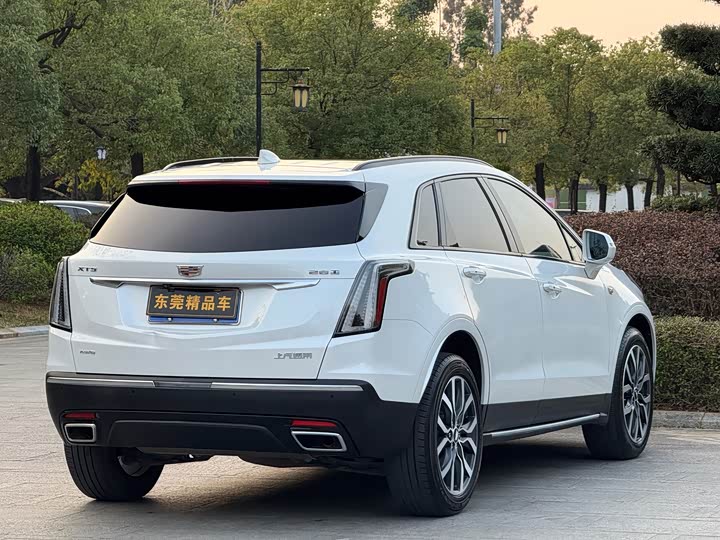 Фото 6 - Cadillac XT5