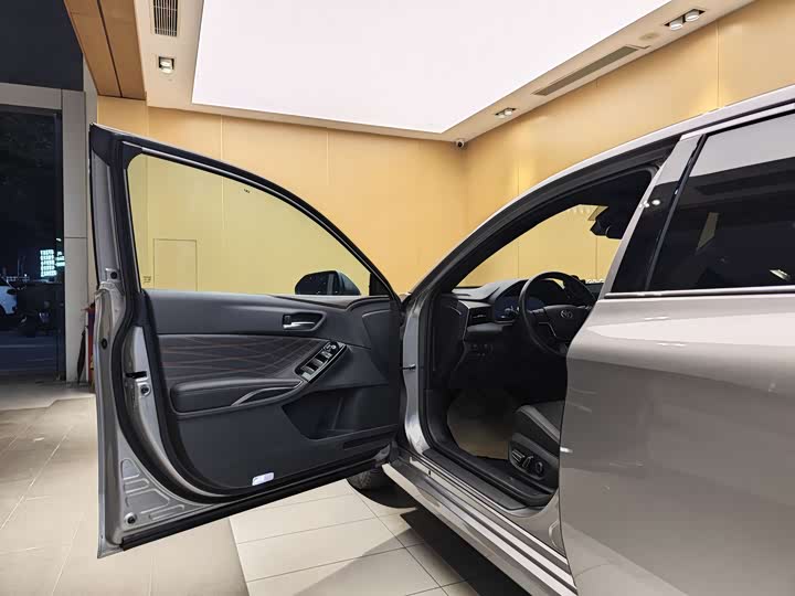 Фото 7 - Toyota Avalon