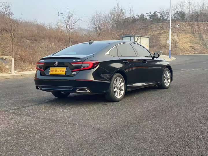 Фото 4 - Honda Accord