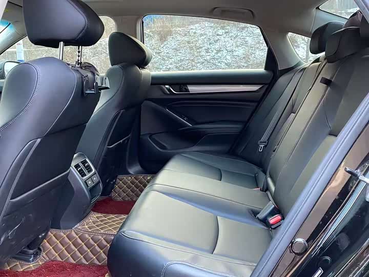 Фото 8 - Honda Accord