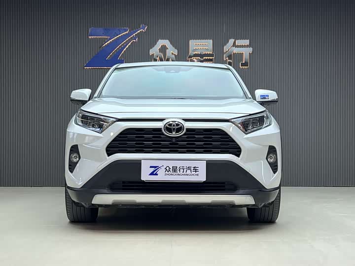 Фото 2 - Toyota RAV4