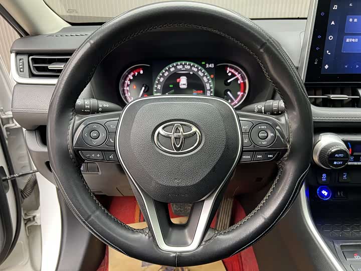 Фото 3 - Toyota RAV4