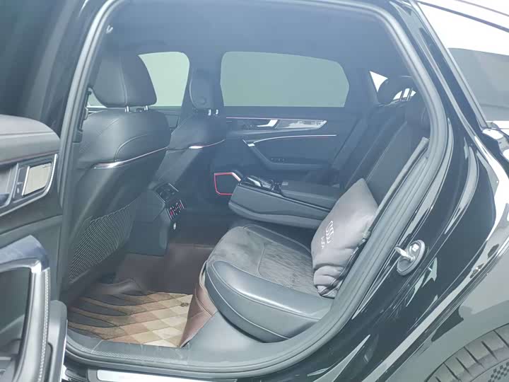 Фото 5 - Audi A6L