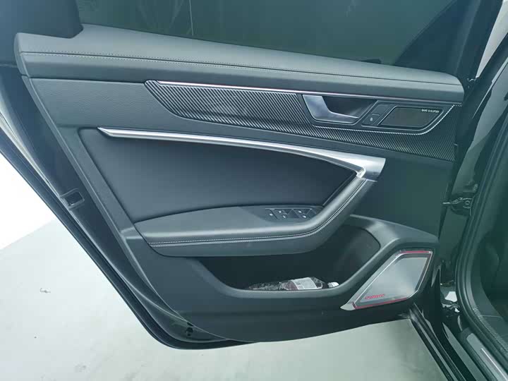 Фото 6 - Audi A6L