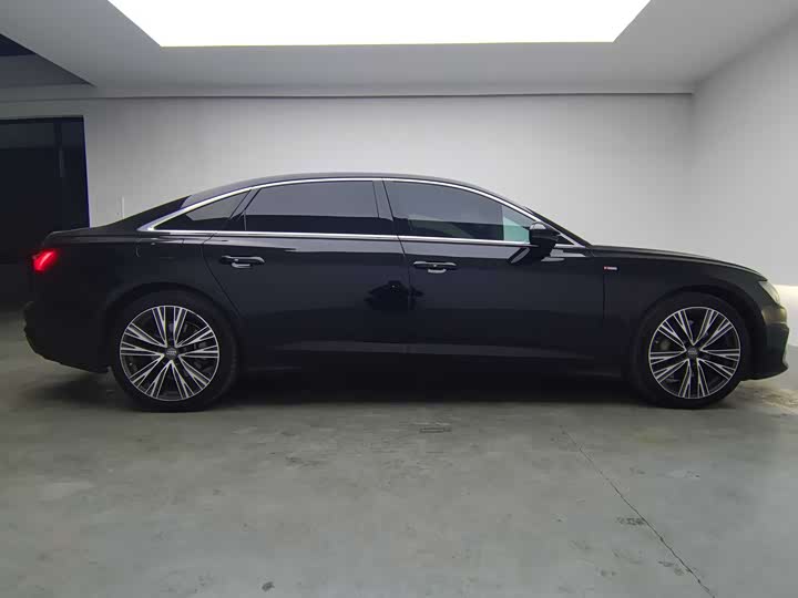 Фото 7 - Audi A6L