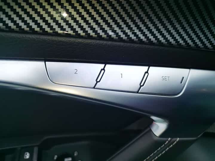 Фото 9 - Audi A6L