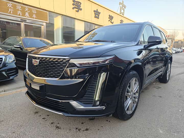 Фото 1 - Cadillac XT6