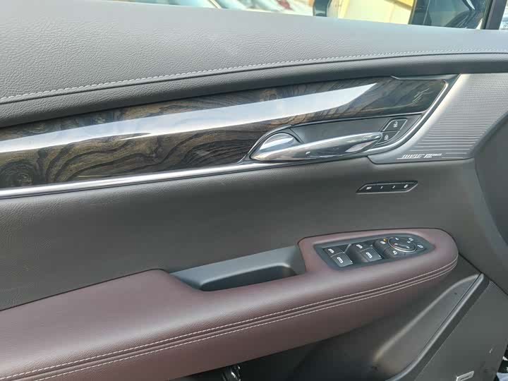 Фото 7 - Cadillac XT6