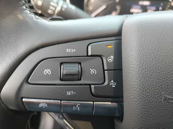 Фото 9 - Cadillac XT6