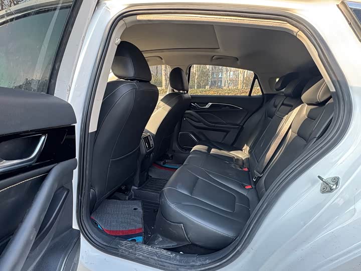 Фото 6 - Bestune B70