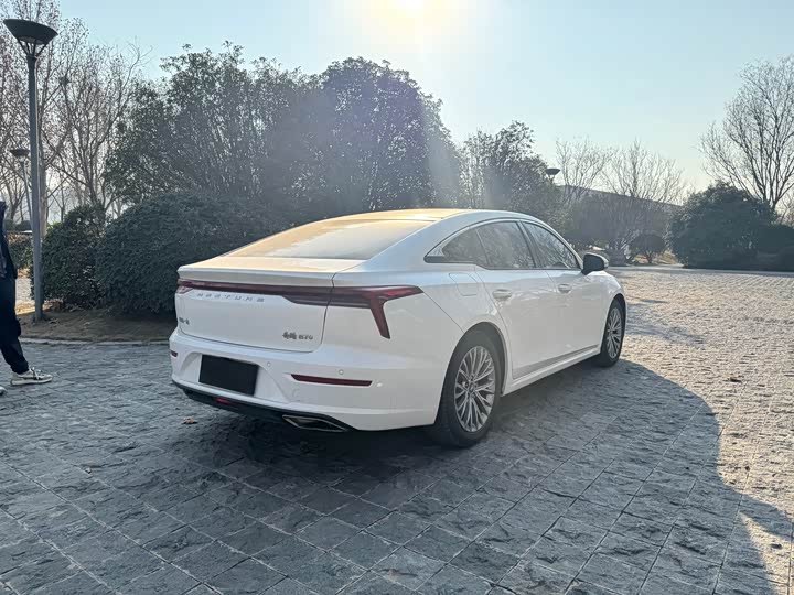 Фото 7 - Bestune B70