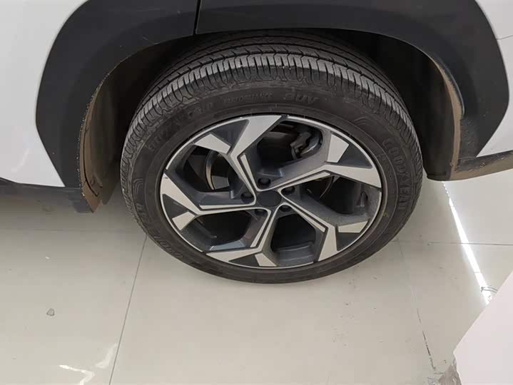 Фото 6 - Geely Atlas L