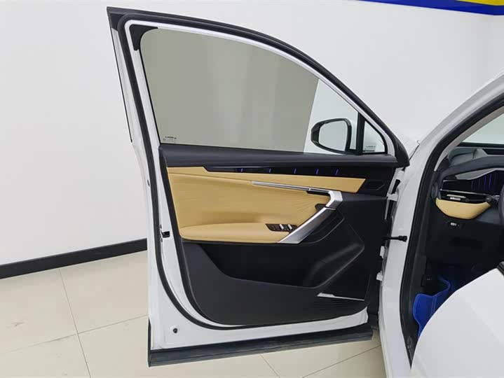 Фото 7 - Geely Atlas L