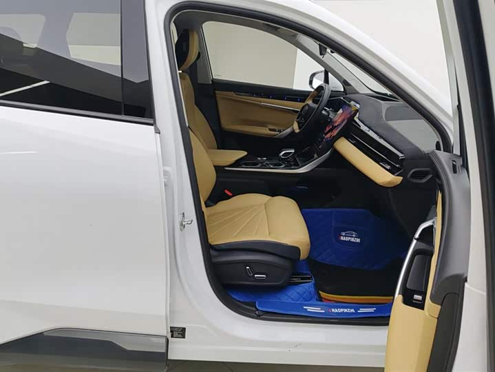 Фото 8 - Geely Atlas L