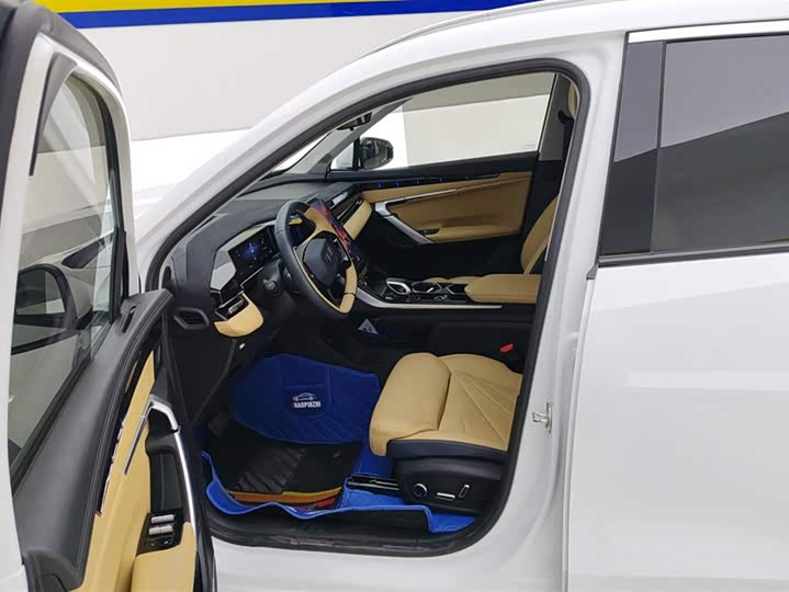 Фото 9 - Geely Atlas L