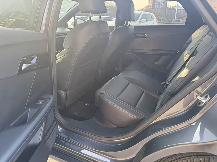 Фото 5 - MG Motor 4 EV