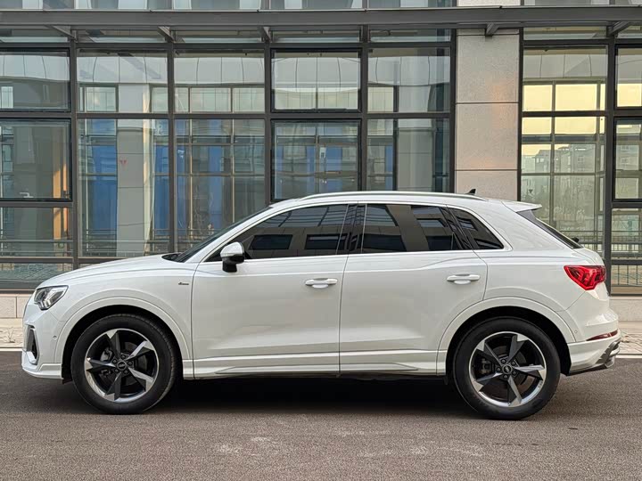 Фото 4 - Audi Q3