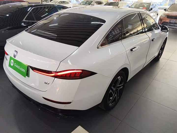 Фото 7 - Roewe D7
