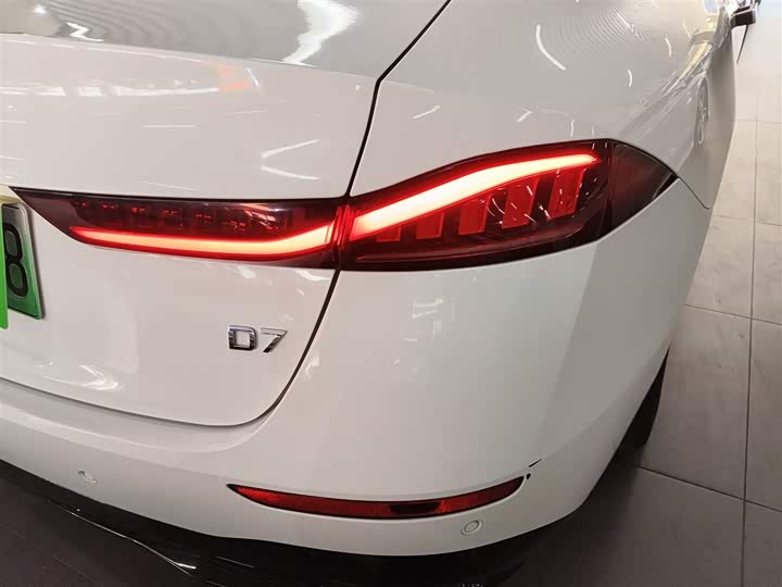 Фото 8 - Roewe D7