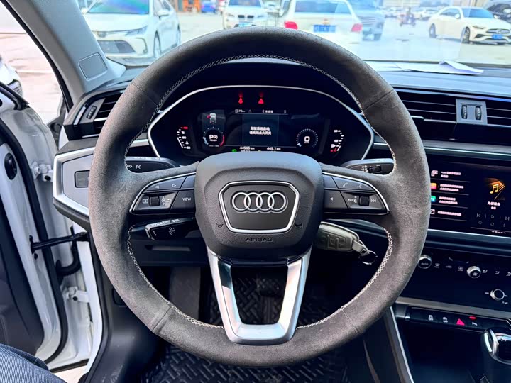 Фото 8 - Audi Q3