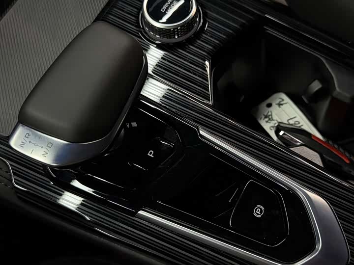 Фото 7 - Geely Monjaro