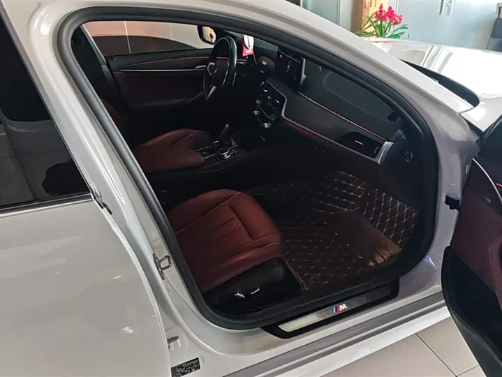 Фото 8 - BMW 5 Series