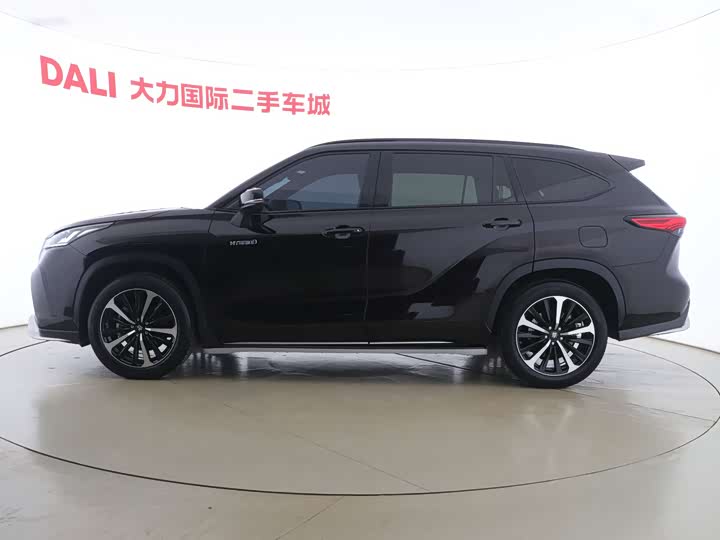 Фото 4 - Toyota Crown Kluger