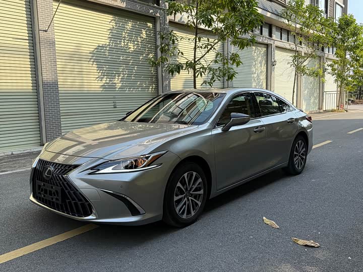 Фото 3 - Lexus ES