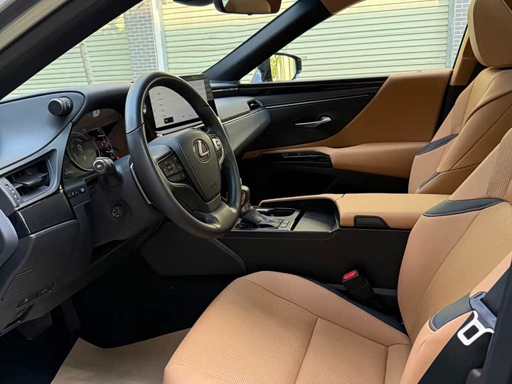 Фото 4 - Lexus ES