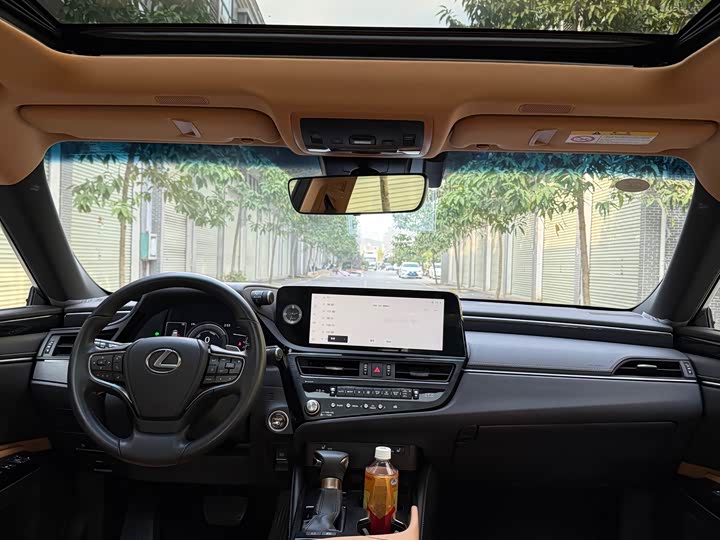 Фото 6 - Lexus ES