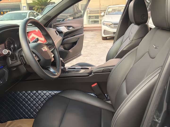 Фото 8 - Cadillac CT4