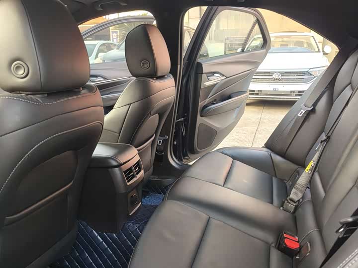 Фото 9 - Cadillac CT4