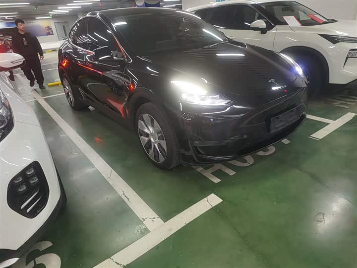 Фото 4 - Tesla Model Y