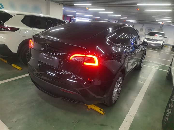 Фото 7 - Tesla Model Y