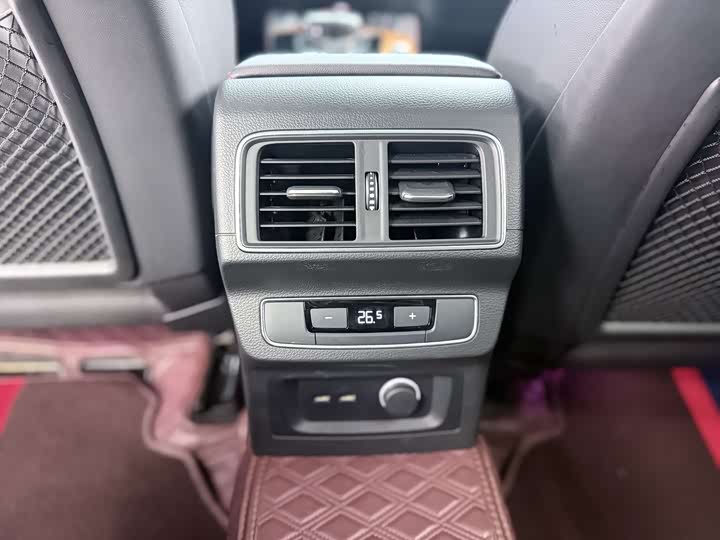 Фото 9 - Audi Q5L