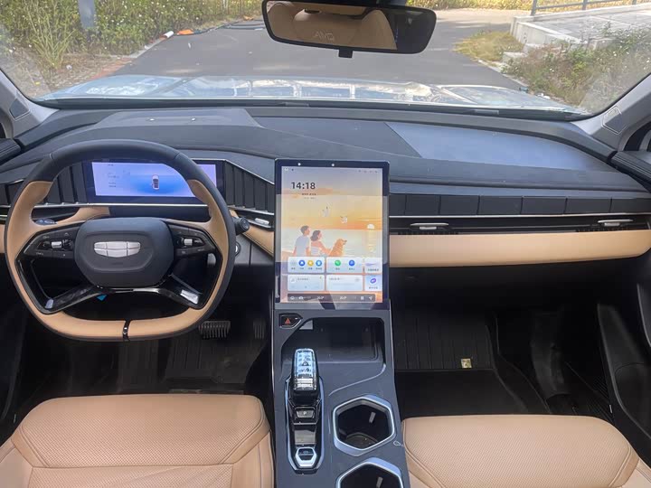 Фото 6 - Geely Atlas L