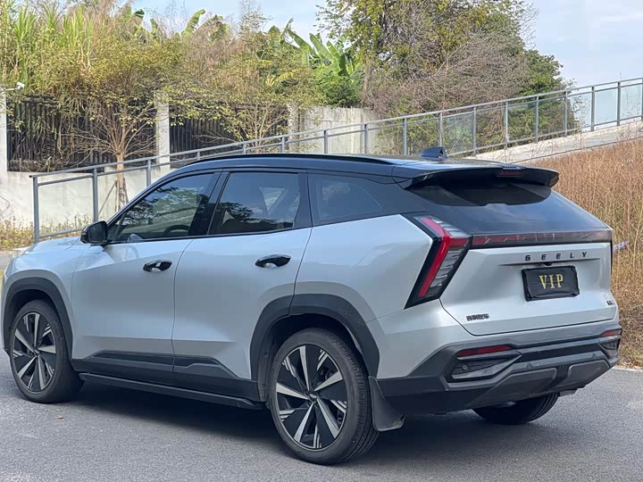 Фото 7 - Geely Atlas L