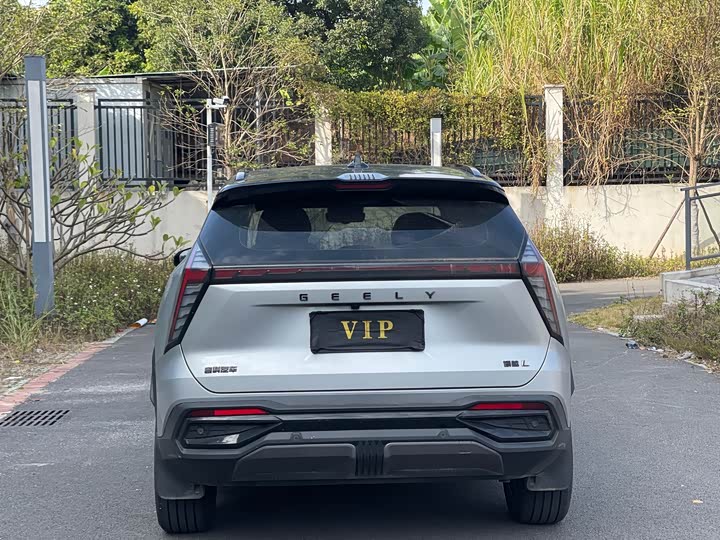 Фото 8 - Geely Atlas L