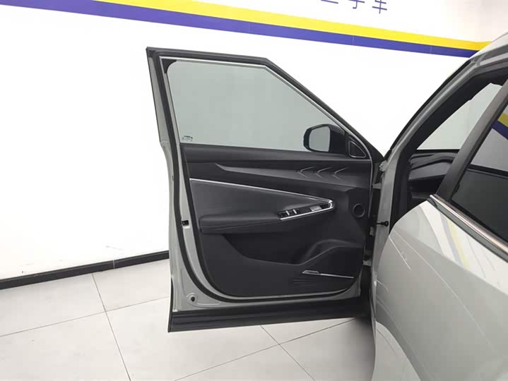 Фото 7 - Geely Atlas