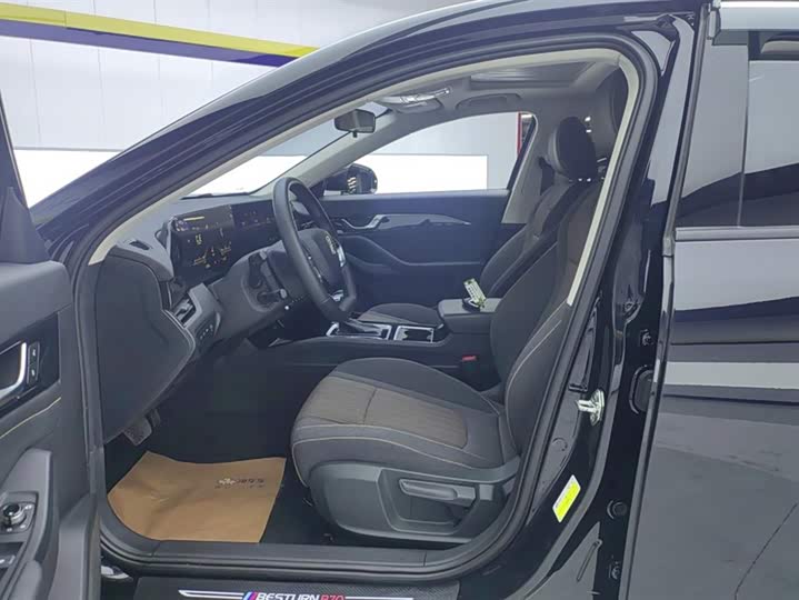 Фото 9 - Bestune B70