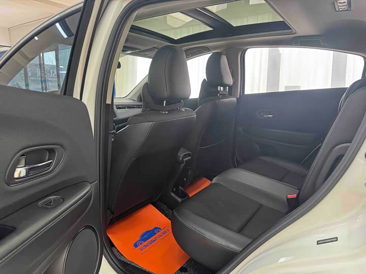 Фото 8 - Honda Vezel