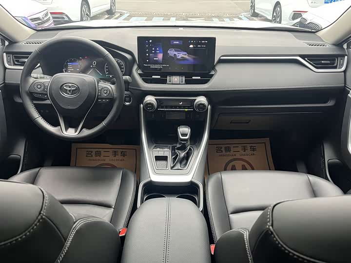 Фото 5 - Toyota RAV4