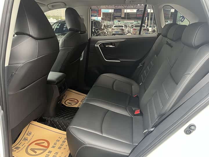 Фото 6 - Toyota RAV4