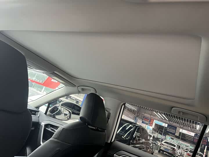 Фото 7 - Toyota RAV4