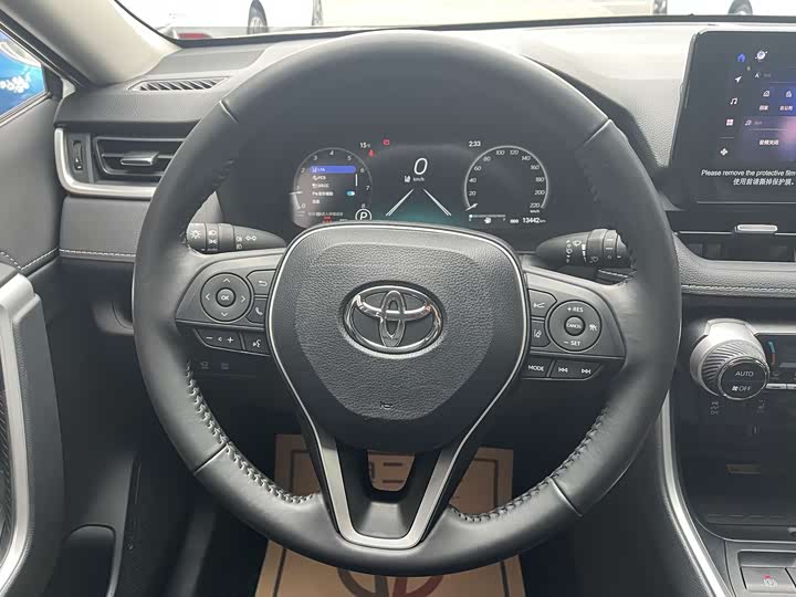 Фото 9 - Toyota RAV4