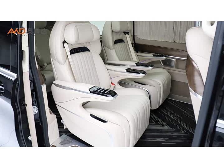 Фото 8 - Mercedes-Benz V-Class