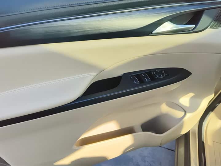 Фото 7 - Buick GL8 ES