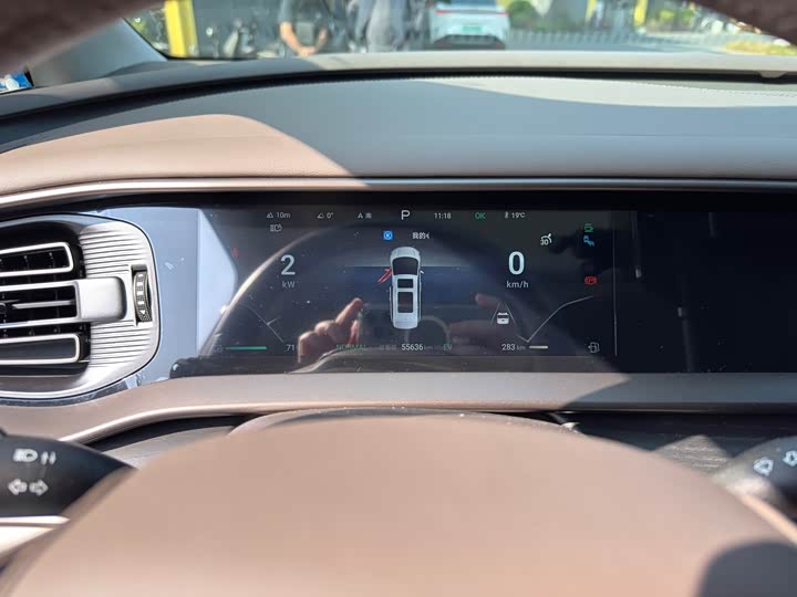 Фото 7 - Denza D9