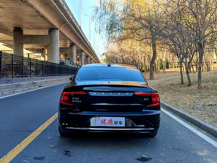 Фото 4 - Volvo S90