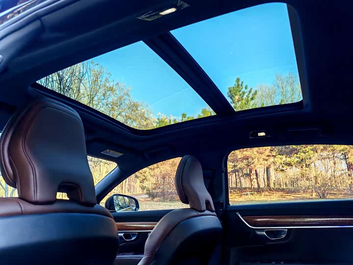 Фото 8 - Volvo S90